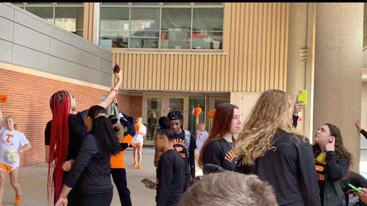 Watch: Tennessee Fans Send-Off Lady Vols to Sweet Sixteen Watch: Tennessee Fans Send-Off Lady Vols to Sweet Sixteen