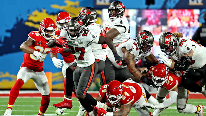 Report: Chiefs Sign Former Buccaneers RB Ronald Jones