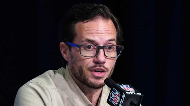 Why the 49ers Should Emulate Mike McDaniel's Approach to Free Agency Why the 49ers Should Emulate Mike McDaniel's Approach to Free Agency