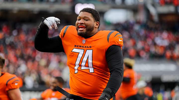 Buccaneers add former Cincinnatti Bengals offensive tackle