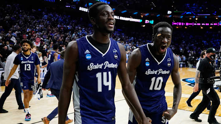 College Basketball World Reacts to Saint Peter’s Latest Historic Upset
