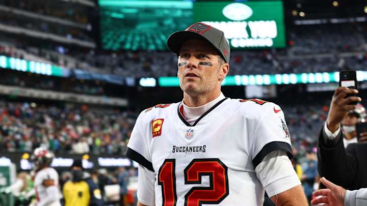 Absurd rumor stating Tom Brady attempting to go to the Miami Dolphins Absurd rumor stating Tom Brady attempting to go to the Miami Dolphins