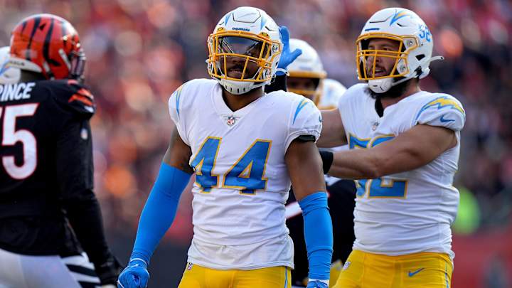 Eagles Sign LB Kyzir White