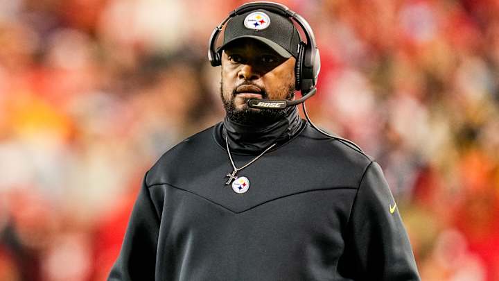 Mike Tomlin Comments on Brian Flores Hire: ‘I Just Didn’t Want Him to Feel Like He Was On an Island’ Mike Tomlin Comments on Brian Flores Hire: ‘I Just Didn’t Want Him to Feel Like He Was On an Island’