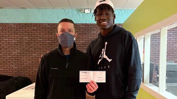 Abandoned as Child, Nebraska Teen Has 16 Football Offers, Including UW