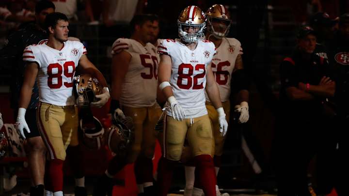 49ers Re-Sign Ross Dwelley to One-Year Deal 49ers Re-Sign Ross Dwelley to One-Year Deal