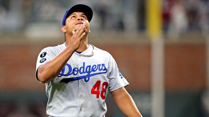 Dodgers: Elite LA Reliever Believes In Potential of Brusdar Graterol Dodgers: Elite LA Reliever Believes In Potential of Brusdar Graterol