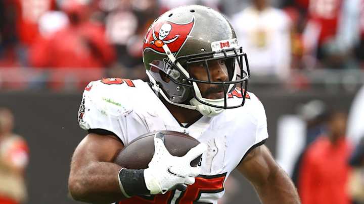 Report: RB Giovani Bernard Chooses to Stay With Buccaneers