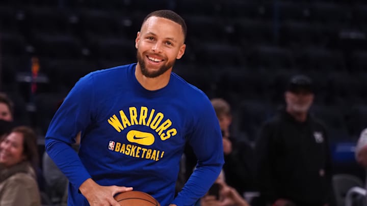 Video: Steph Curry in Practice With Boot Off