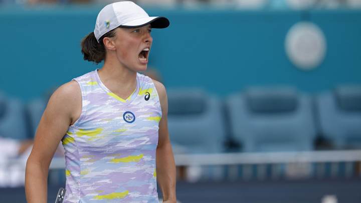 Iga Świątek Continues Dominant Run With Miami Open Win Over Naomi Osaka