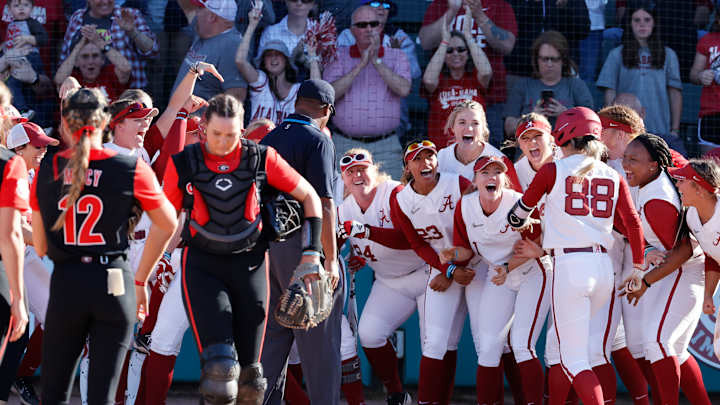 Jenna Johnson Home Run Sparks Sixth-Inning Comeback over Georgia