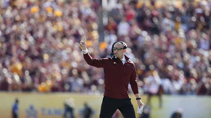 Gopher players defend PJ Fleck after WCCO-TV report Gopher players defend PJ Fleck after WCCO-TV report
