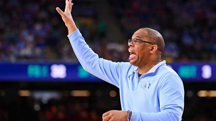 UNC’s Hubert Davis Interview During First Half of National Title Game Goes Viral UNC’s Hubert Davis Interview During First Half of National Title Game Goes Viral