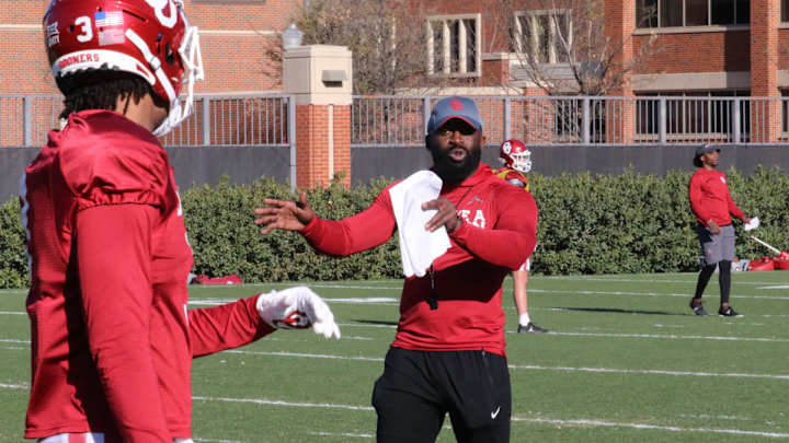 Oklahoma's Jay Valai is Helping His Cornerbacks 'See the Whole Picture'