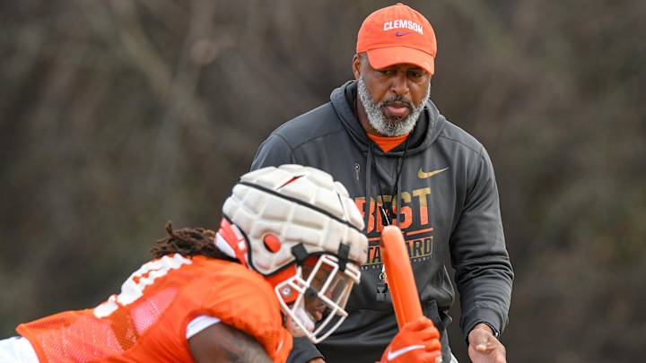 Clemson will Use 6-Man Rotation at Defensive End