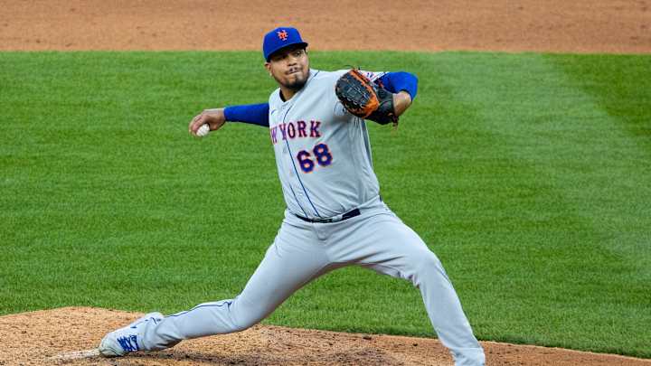 Dodgers Sign Four-Time All-Star Reliever to Minor League Deal