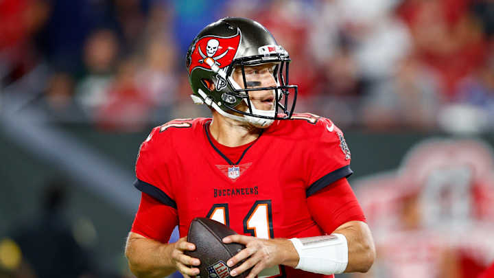 Tampa Bay Buccaneers elect to re-sign veteran signal-caller