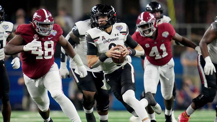Analysis: 3 Trades Seahawks Could Make to Jump From No. 40 Into First Round of 2022 NFL Draft