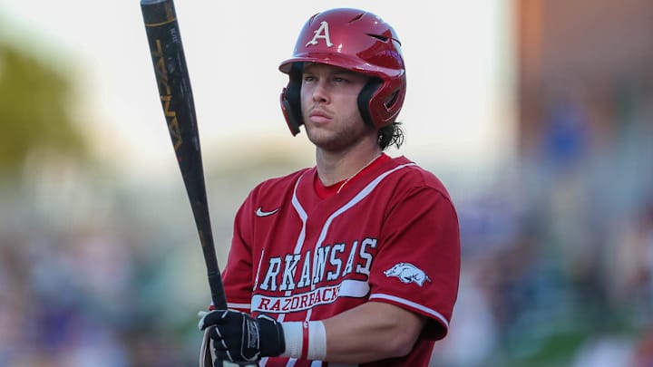Hogs Can't Get Hits When Needed, Fall to Gators Hogs Can't Get Hits When Needed, Fall to Gators
