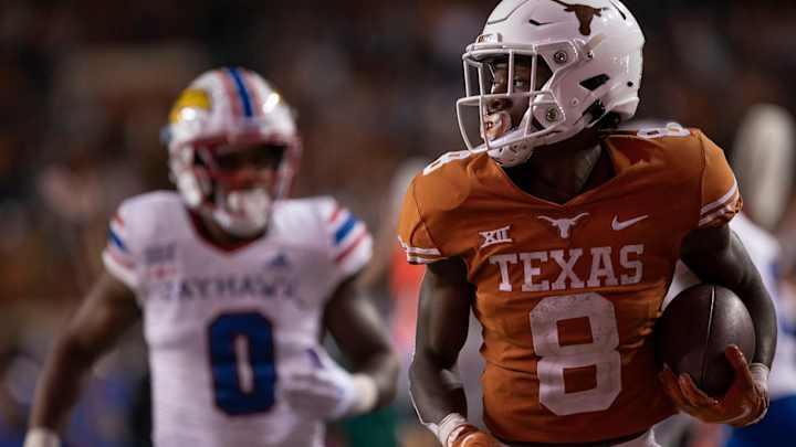 WATCH: Longhorns Quinn Ewers and Xavier Worthy Show Great Connection in Spring Football