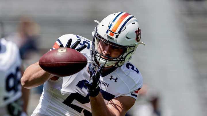 Auburn TE John Samuel Shenker thankful the Tigers are using the same offensive playbook in 2022