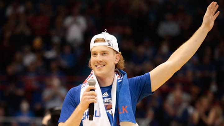 Kansas CBB Player Chris Teahan Throws Touchdown in Spring Game