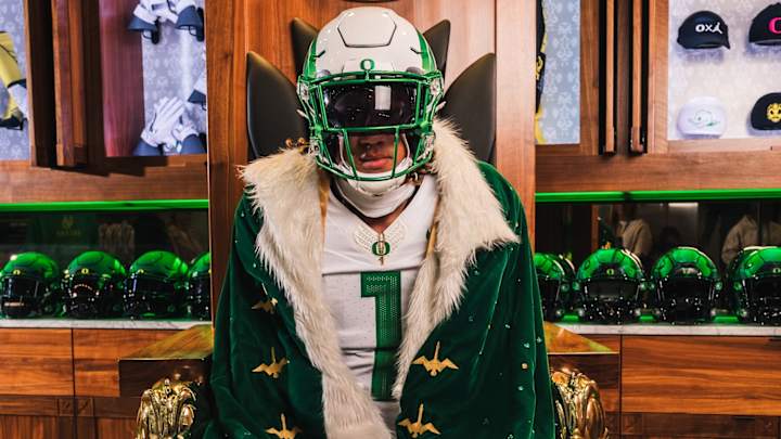 Oregon Sets the Bar With Home Run Visit For Safety Peyton Woodyard