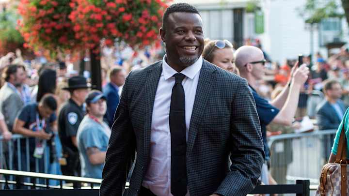 Look: Ken Griffey Jr.’s Impressive Zoom Background Shows Off Gold Glove Awards