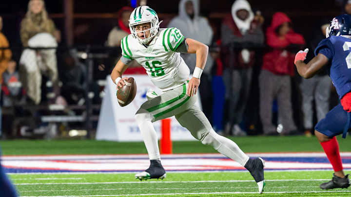 Chris Long Pitches Virginia to Arch Manning After Visit