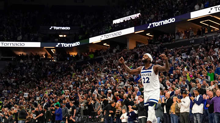 Led By Za'Darius Smith, Vikings Players Attend Timberwolves' Play-In Victory