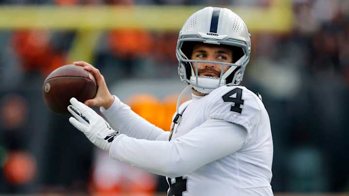 Sources: Derek Carr, Raiders Agree to Three-Year, $121.5 Million Contract Extension