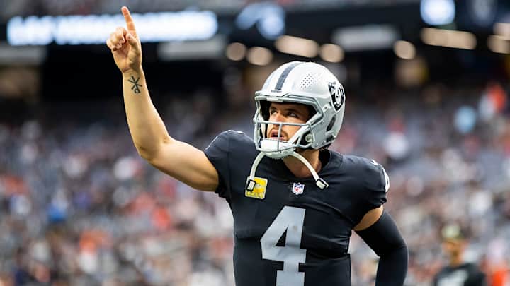 The Raiders Are Finally Treating Derek Carr Like a Franchise Quarterback