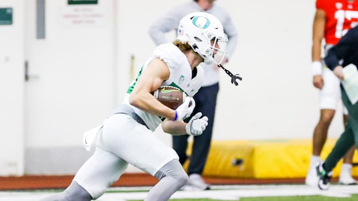 Wide Receiver Chase Cota Continuing Family Legacy As an Oregon Duck