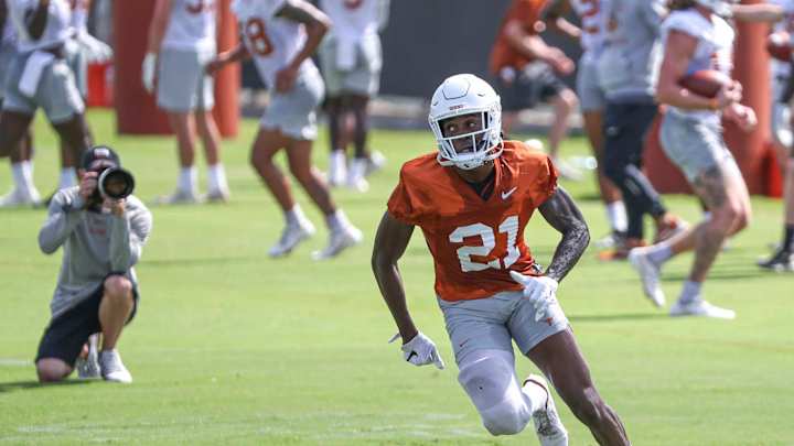 Texas Longhorns WR Troy Omeire 'Looking For New School' After Lackluster Season
