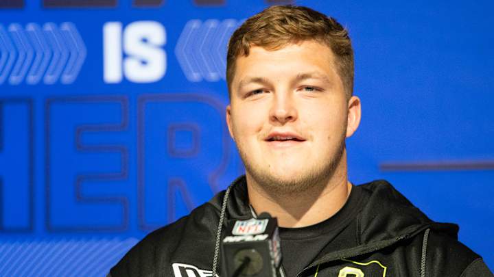 2022 NFL Draft Preview: Wisconsin offensive lineman Logan Bruss