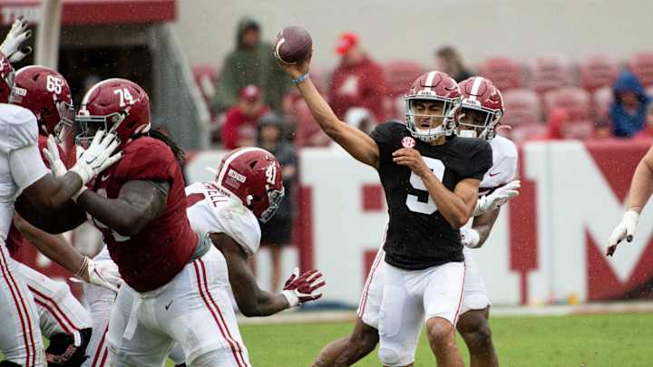 Alabama's Offense Overwhelmed by Surging Crimson Tide Defense