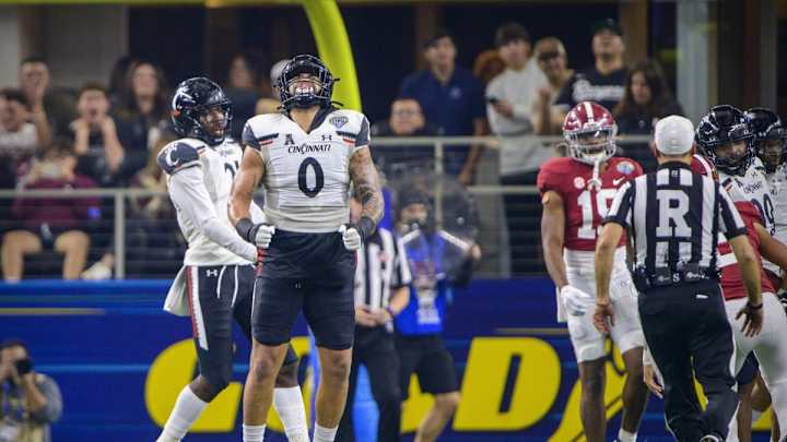 Potential Dolphins Draft Target: LB Darrian Beavers Potential Dolphins Draft Target: LB Darrian Beavers