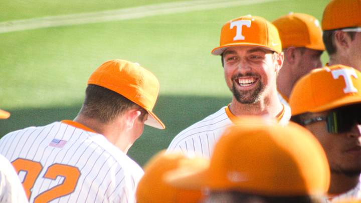 Vols Storm Back in Gainesville to Beat Gators, Sweep the Series