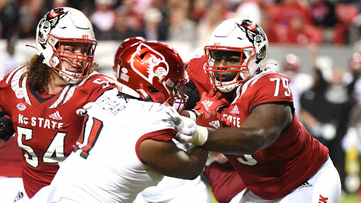 Desperate For Tackle Help, Seahawks Keeping All Options on Table Evaluating Draft Prospects