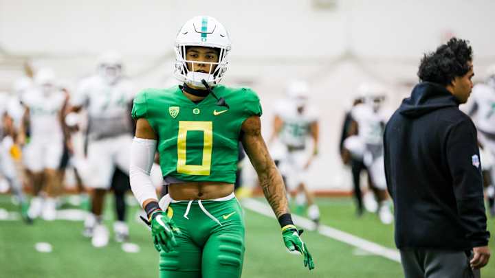 Christian Gonzalez Headlines Young but Talented Group of Oregon Cornerbacks in 2022