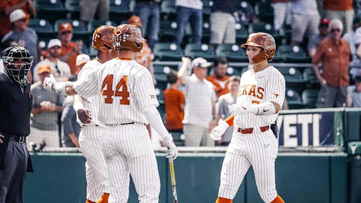 GAME LOG: Texas Wins 13-4 to Sweep Weekend Series Against Baylor