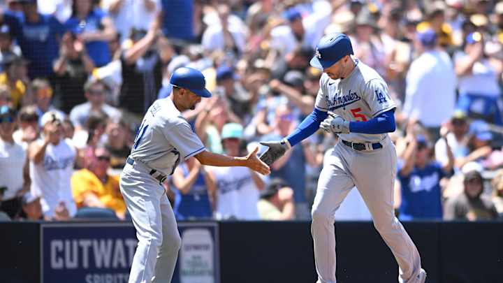 Dodgers: Watch Freddie Freeman and His Father Have a Moment at Petco Park