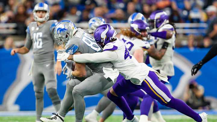 Kwesi Adofo-Mensah's First Move: Vikings Trade Back From 12 to 32 With Lions