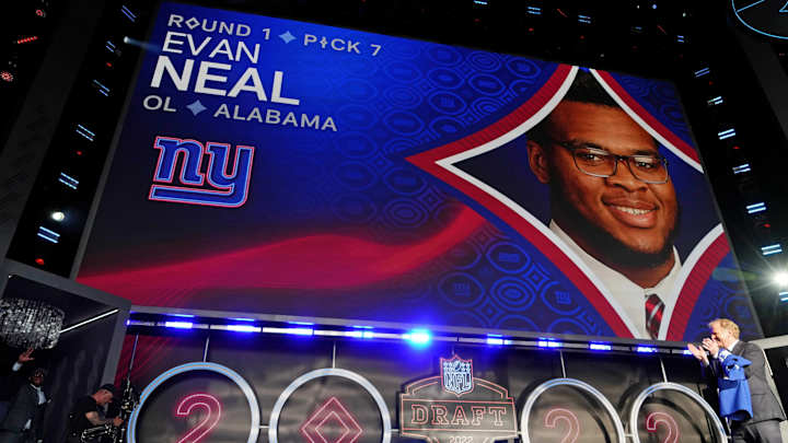 Breaking Down the Giants' Selection of OT Evan Neal Breaking Down the Giants' Selection of OT Evan Neal