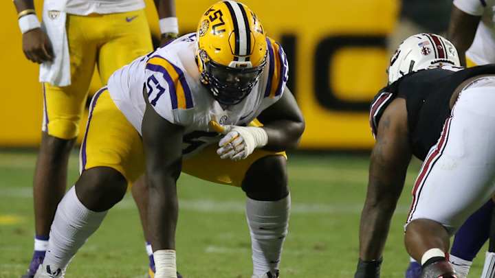 Patriots Sign Two Draft Picks, New Long-Snapper