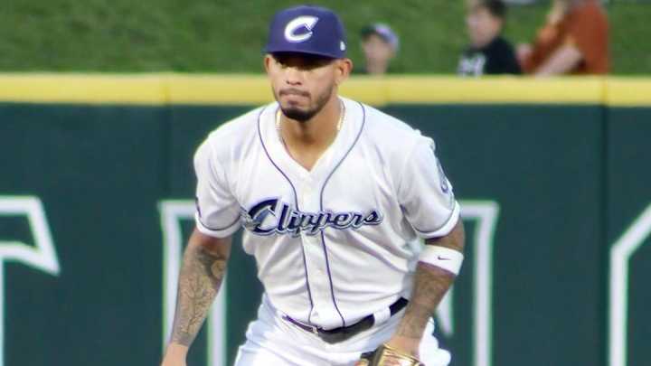 Arias Out Several Weeks With Fractured Right Hand