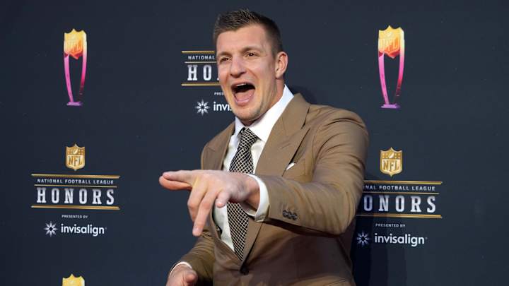 Rob Gronkowski Promises to Return If Buccaneers Sign One Key Free Agent