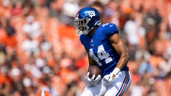 Former Giants Tight End Signs