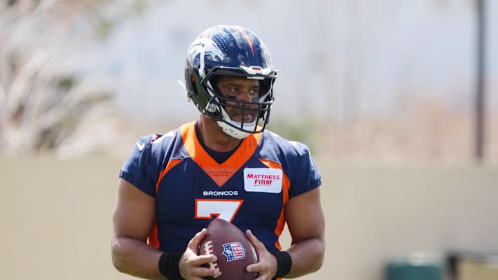 ESPN's Aikman & Buck Gush Over Broncos' 2022 Outlook with Russell Wilson ESPN's Aikman & Buck Gush Over Broncos' 2022 Outlook with Russell Wilson