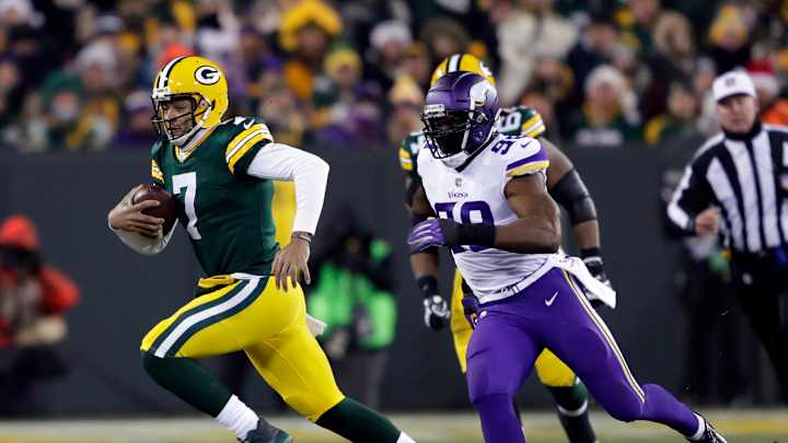 Veteran QB Brett Hundley Attends Vikings' Rookie Minicamp as Tryout Player Veteran QB Brett Hundley Attends Vikings' Rookie Minicamp as Tryout Player